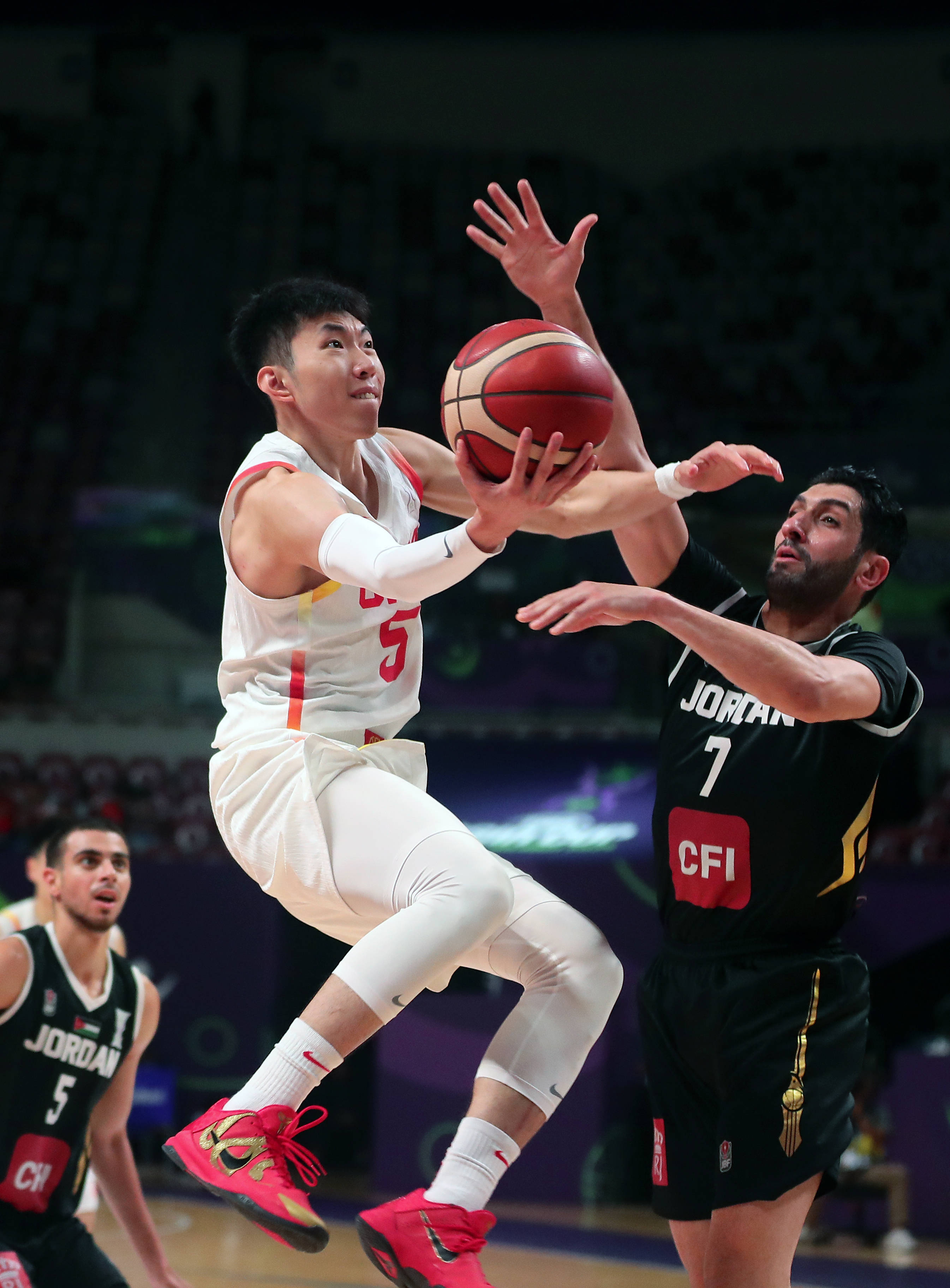 开云-新一季体育赛事掀起风潮，篮球竞技搏击精彩纷呈