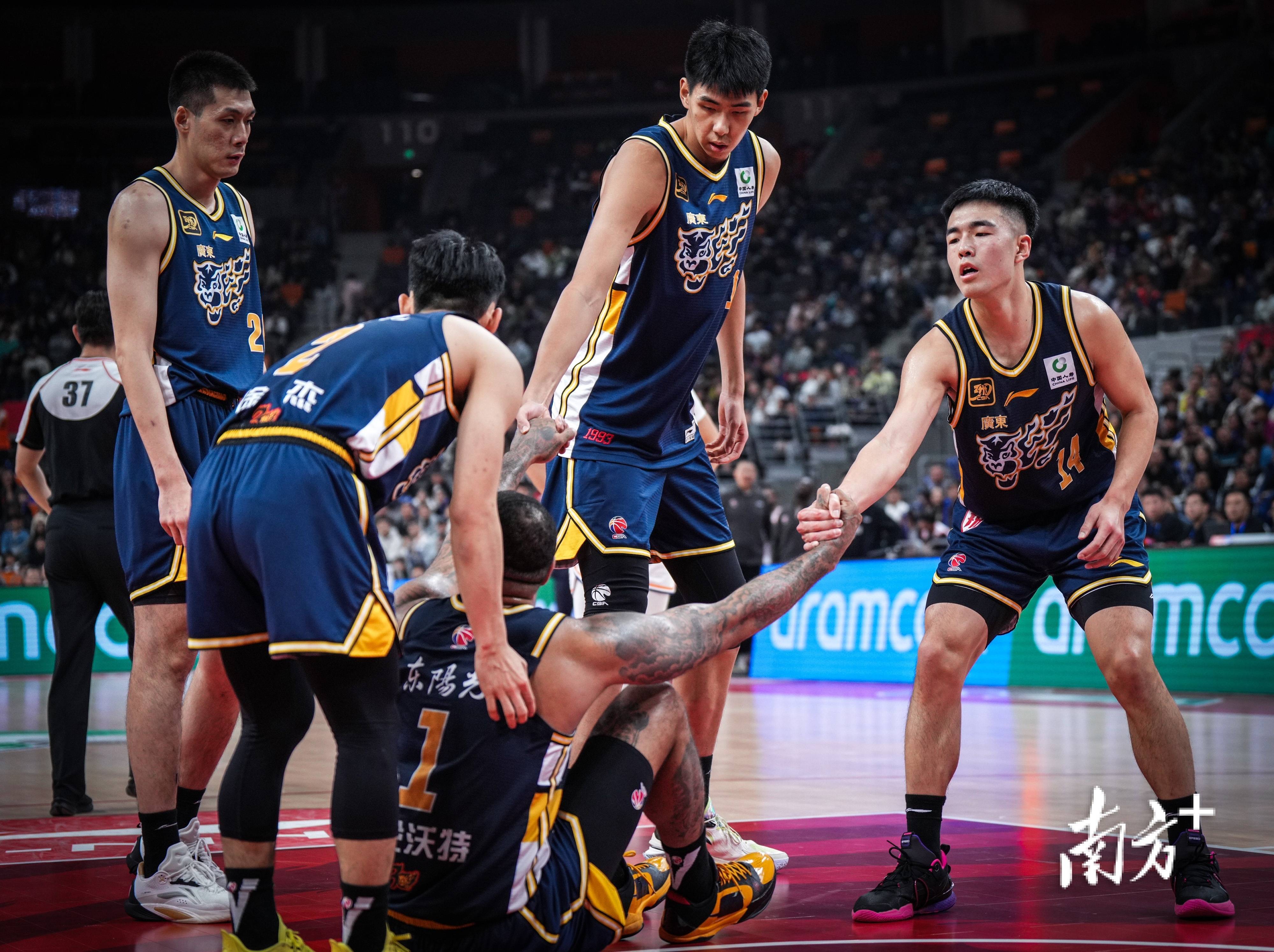 ayx.com-广东队主场作战，击败对手稳住领先优势